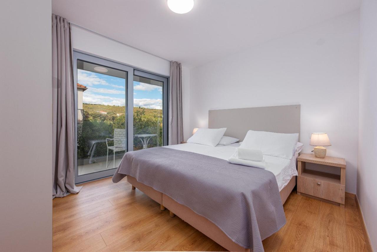 Rooms & Apartments Niko Sukošan Kültér fotó