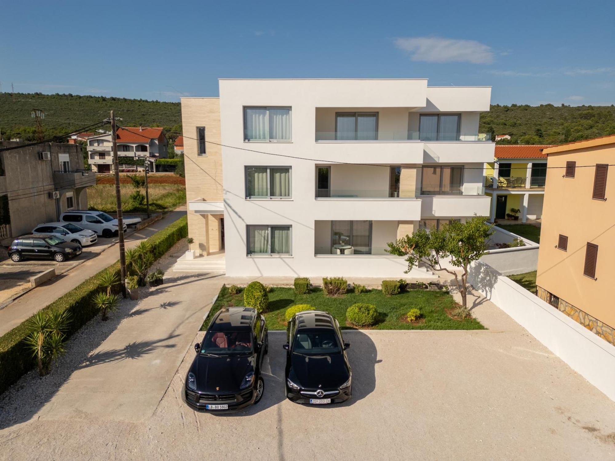 Rooms & Apartments Niko Sukošan Kültér fotó